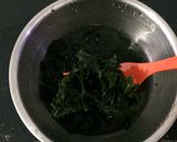 Foto langkah ke 1 dari resep Shiratake miso soup.