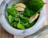Foto del paso 3 de la receta: Pesto genovés en mortero