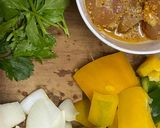 Hình bước làm 1 của món Gà xào ớt chuông