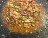Foto del paso 8 de la receta: Fideuà de mariscos, con sepia sucia, galeras y gambones