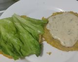 Foto del paso 5 de la receta: Arepa🥯de mazorca🌽rellena de pollo🍗, ensalada y salsa🍎tártara liviana🧆🥙🫓
