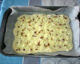 Foto del passaggio 4 della ricetta Focaccia con fiori di zucca mozzarella e acciughe