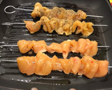 Foto del paso 3 de la receta: Ideas para adobar tu pollo y hacer unos riquísimos pinchos morunos