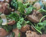 Hình bước làm 2 của món Lòng gà xào hành