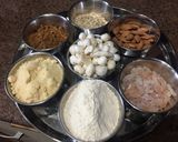 आटे से बने गौंद के लडडू (Atte se bane gond ke ladoo recipe in hindi) रेसिपी चरण 1 फोटो