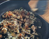 Foto del paso 2 de la receta: Huevos rellenos de setas con bechamel