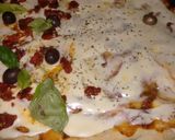 Foto del paso 1 de la receta: Pizza mitad con tomates secos y albahaca