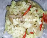 Foto langkah ke 2 dari resep Kembang kol cah ayam.