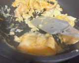 Foto del paso 4 de la receta: Revuelto de setas, ajetes y gulas
