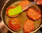 Hình bước làm 3 của món Cơm nhà 10 - cơm buger bò xốt teriyaki, canh gà rau củ nấu sữa