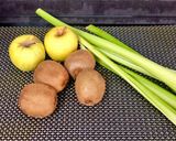 Une image de l'étape 1 de Green smoothie pomme - kiwi- céleri.