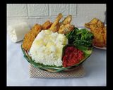 Foto langkah ke 4 dari resep Nasik Sobot Hubi Kayu khas Kutai.
