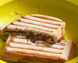 Foto langkah ke 5 dari resep Roti Panggang Meses Keju Kental Manis.