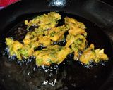 A picture of step 3 of Palak patta pakodis.