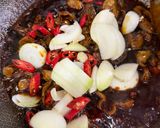 Gambar langkah 4 resipi Hati & Pedal Ayam Masak Kicap.