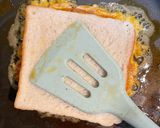 Gambar langkah 3 resipi Tuna Roti John.
