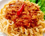 Foto langkah ke 3 dari resep Mie Tuna Saus Pedas.