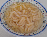 Foto del paso 1 de la receta: Ensalada de pasta hawaiana -con aceite de albahaca-