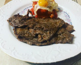 Foto del paso 3 de la receta: Filete de ternera adobada con arroz a la cubana y huevos de codorniz