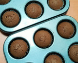 Foto langkah ke 3 dari resep Cupcake Coklat Krim Mocca.