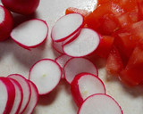 Foto del paso 4 de la receta: Gyros de pollo con repollo encurtido exprés servido en mesa