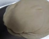 A picture of step 3 of Gulkand mawa stuffed gujiya.