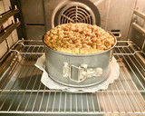 Foto del paso 10 de la receta: Pastel de manzana, pasas y nueces tipo alemán
