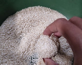 Foto langkah ke 5 dari resep 20. Onde onde isi kacang hijau kupas.