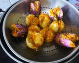 A picture of step 5 of Kathiyawadi Bharwa Baingan & Potato Sabji.