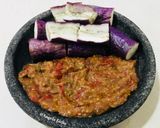 Foto langkah ke 5 dari resep Sambal terasi & terong kukus.