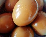Foto langkah ke 2 dari resep Telur pindang coklat.