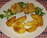 Sajtos csirkecomb, vele sült burgonyával recept fázis 7 fotója