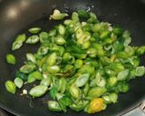 รูปขั้นตอนการทำที่ 2 ของ มะระขี้นกผัดไข่ #8