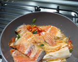 Foto langkah ke 4 dari resep Tetelan salmon pedas.