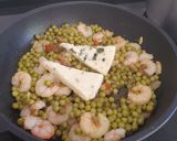 Foto del paso 2 de la receta: Tagliatelli con gambas en salsa de queso azul
