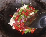 Foto langkah ke 3 dari resep Tumis kacang wortel kol pedas.