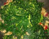 Foto langkah ke 3 dari resep Tumis daun pepaya.