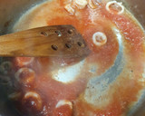 Foto del paso 2 de la receta: Albóndigas con tomate y calamar