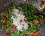 Foto langkah ke 2 dari resep Tumis Pedas Leunca Oncom.
