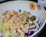 Foto del paso 5 de la receta Ensalada de col lombarda con atún, pepinillos y salsa agridulce