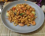 Foto langkah ke 8 dari resep Resep Mie Goreng Seafood Makanan Enak Mengenyangkan Dan Yang Pasti Semua Suka.