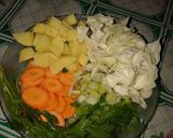 Foto langkah ke 4 dari resep Sup ayam ceker kutai.