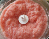 Foto del paso 2 de la receta: Licuado de piña y frutilla al agua 🍹