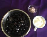 A picture of step 1 of Black Currant Lassi.