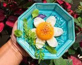 Hình bước làm 5 của món Trứng ốp hoa 🌼