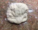 Foto del paso 2 de la receta: Tortilla montada sobre torta de pan casera (ideal para picnic 🧺)