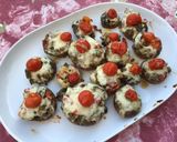 Une image de l'étape 7 de Champignons bruns farcis bœuf, légumes, emmental et tomates.