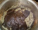 Foto del passaggio 14 della ricetta Spaghetti al nero di seppia con seppia tostata