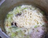 รูปขั้นตอนการทำที่ 2 ของ เส้นบุกบะหมี่น้ำหมูสับ ใช้บะหมี่โอ๊ต