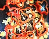 Foto del paso 5 de la receta: Filetes de merluza al horno con puerro y pimiento